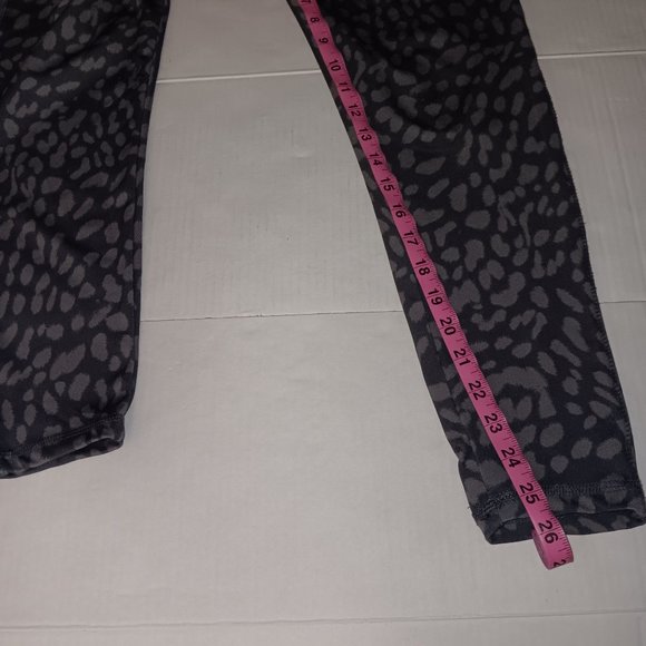 DAISY FUENTES FIT ANIMAL PRINT ACTIVEWEAR LEGGINGS - Picture 9 of 10